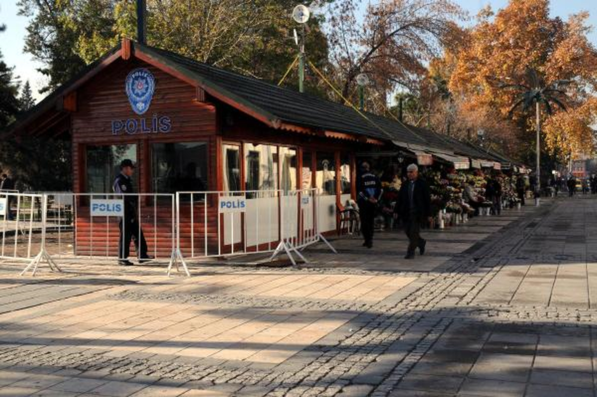 Sahte Parayı Bozdururken Yakalanan 3 Sanığa 2,5\'er Yıl Hapis