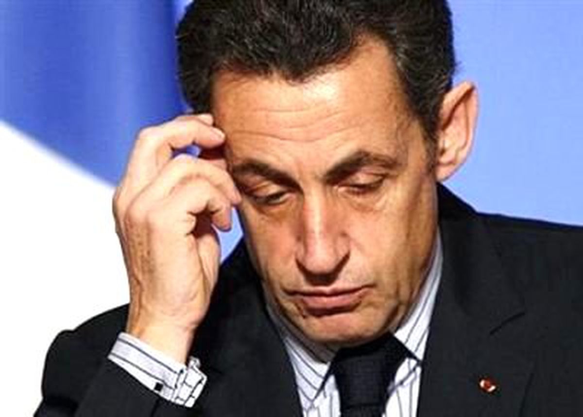 Sarkozy\'nin Partisi Bölünüyor