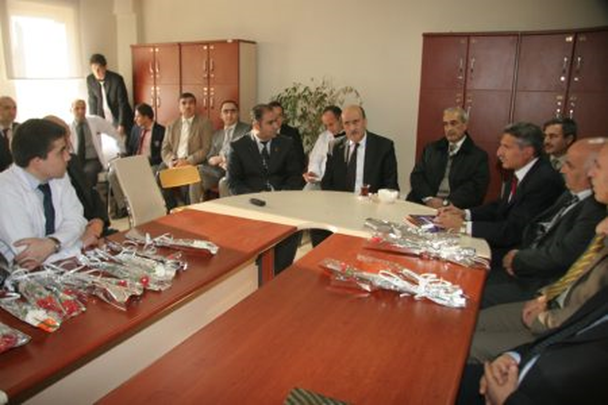 Selmanoğlu\'dan Öğretmenlere Ziyaret