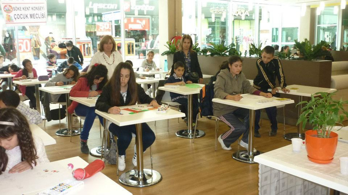 Sökeli Çocukların Resimleri Söke Kipa\'da Sergileniyor
