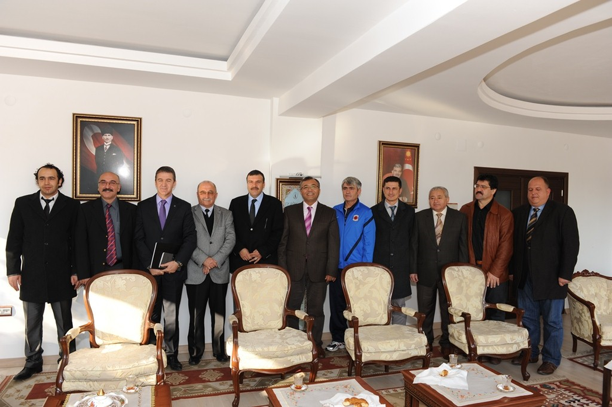 Tki Tavşanlı Linyitspor\'un Yeni Yönetimden Vali Çiftçi\'ye Ziyaret