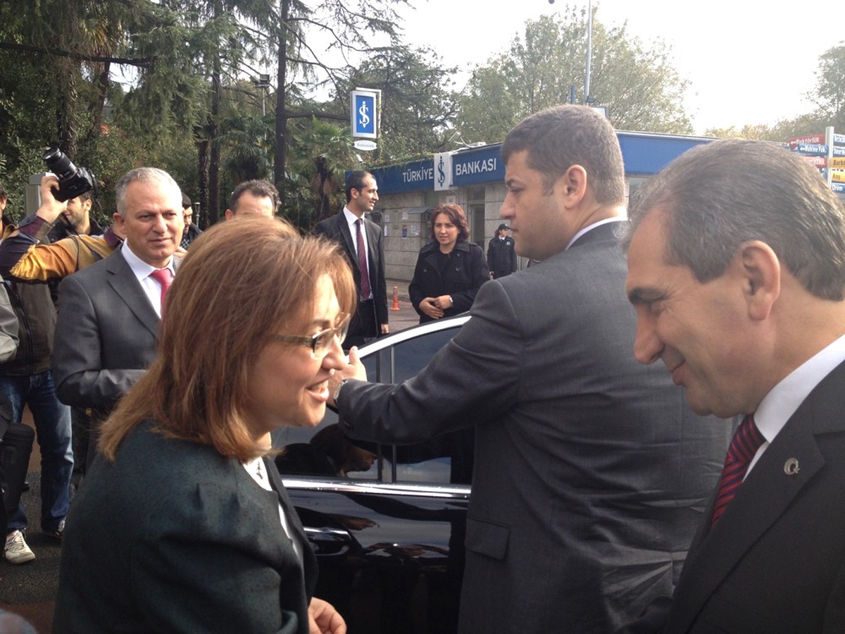 Vali Yazıcı, \'Uluslararası Çocuk Evleri ve Koruyucu Aile Sistemi\' Çalıştayına Katıldı