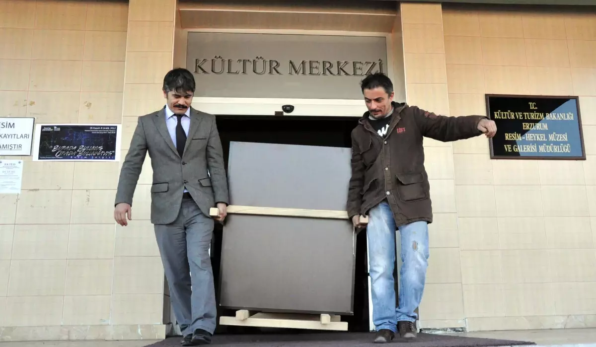 Yağlı Boya Tabloları Polis Eşliğinde Gönderildi