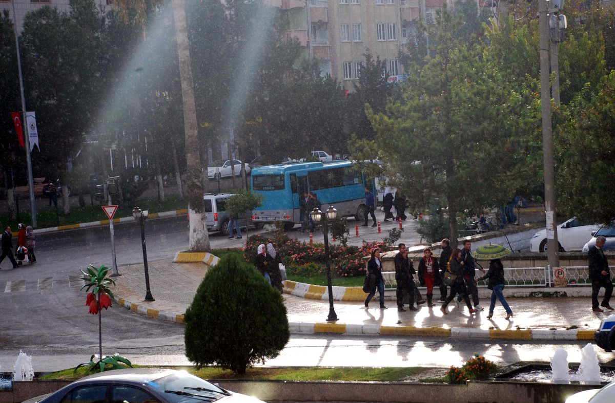 Yağmur ve Güneş Bir Arada