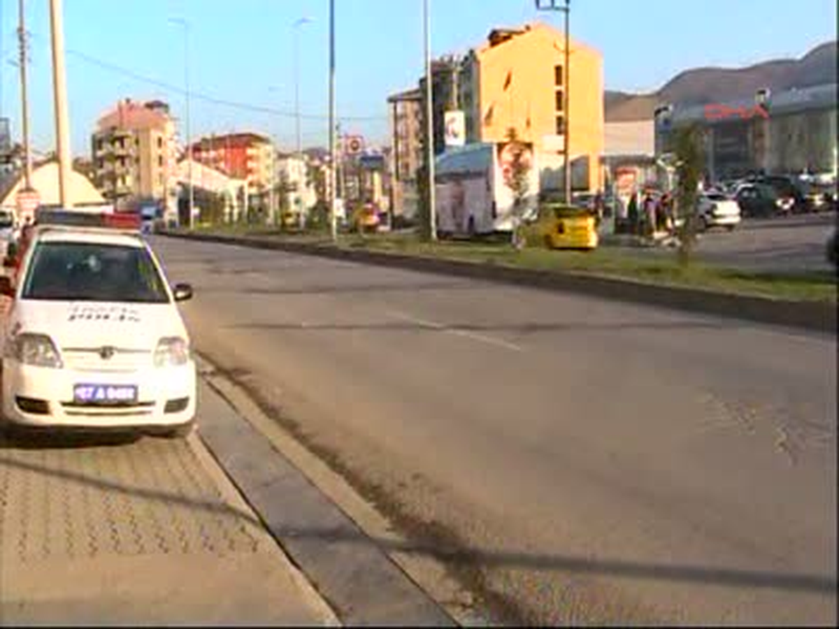 Zonguldak ) Direğe Çarpan Taksinin Sürücüsü Öldü Zonguldak\'ın Ereğli İlçesi\'nde, Kontrolden Çıkarak...