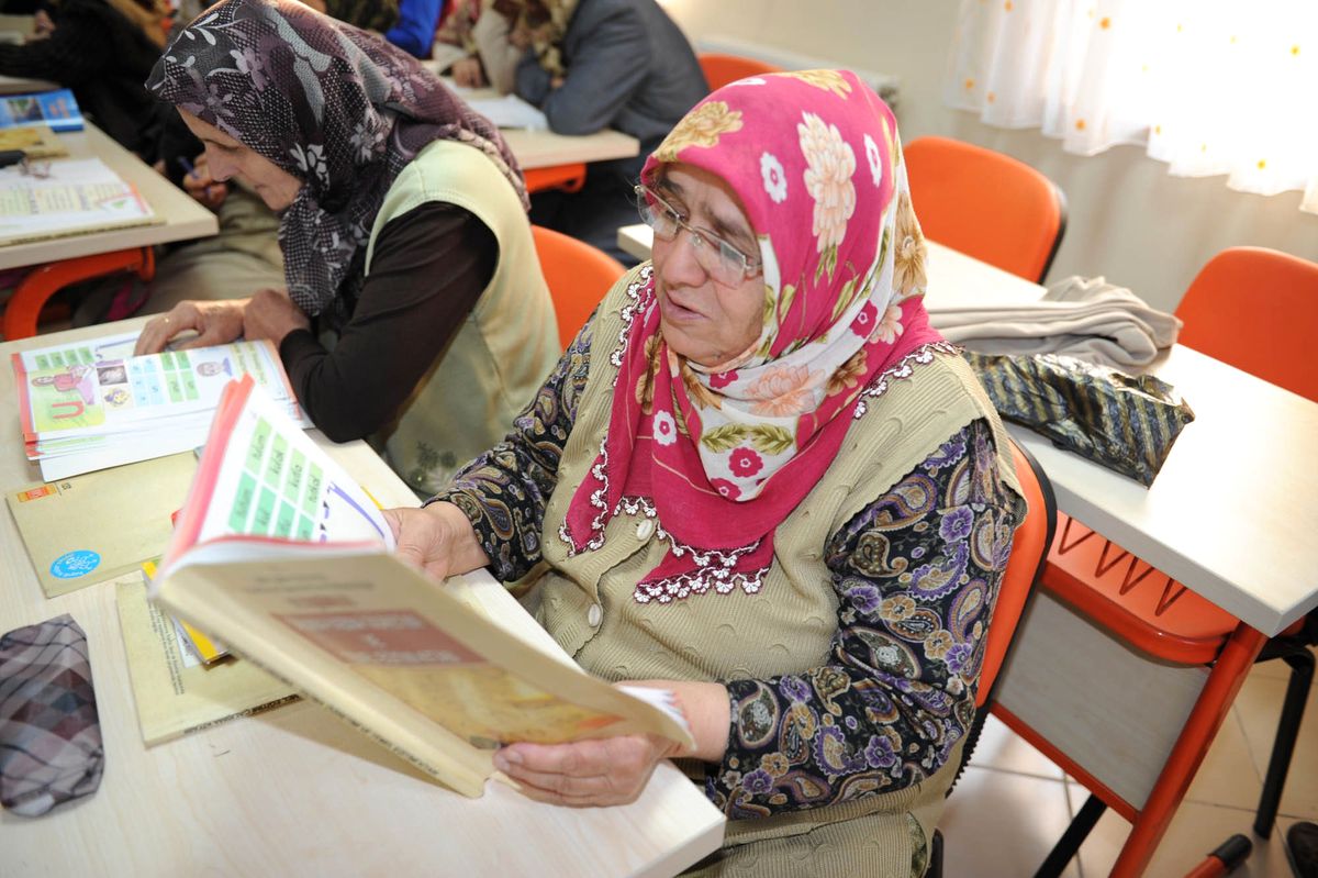 Altındağlı Kadınların Öğrenme Azmi Engel Tanımıyor