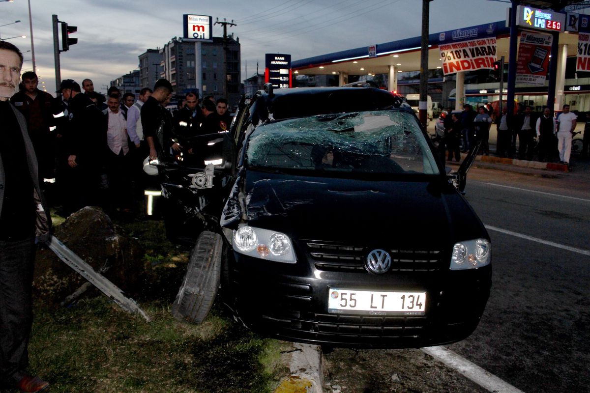 Ambulans ile Kamyonet Çarpıştı: 5 Yaralı