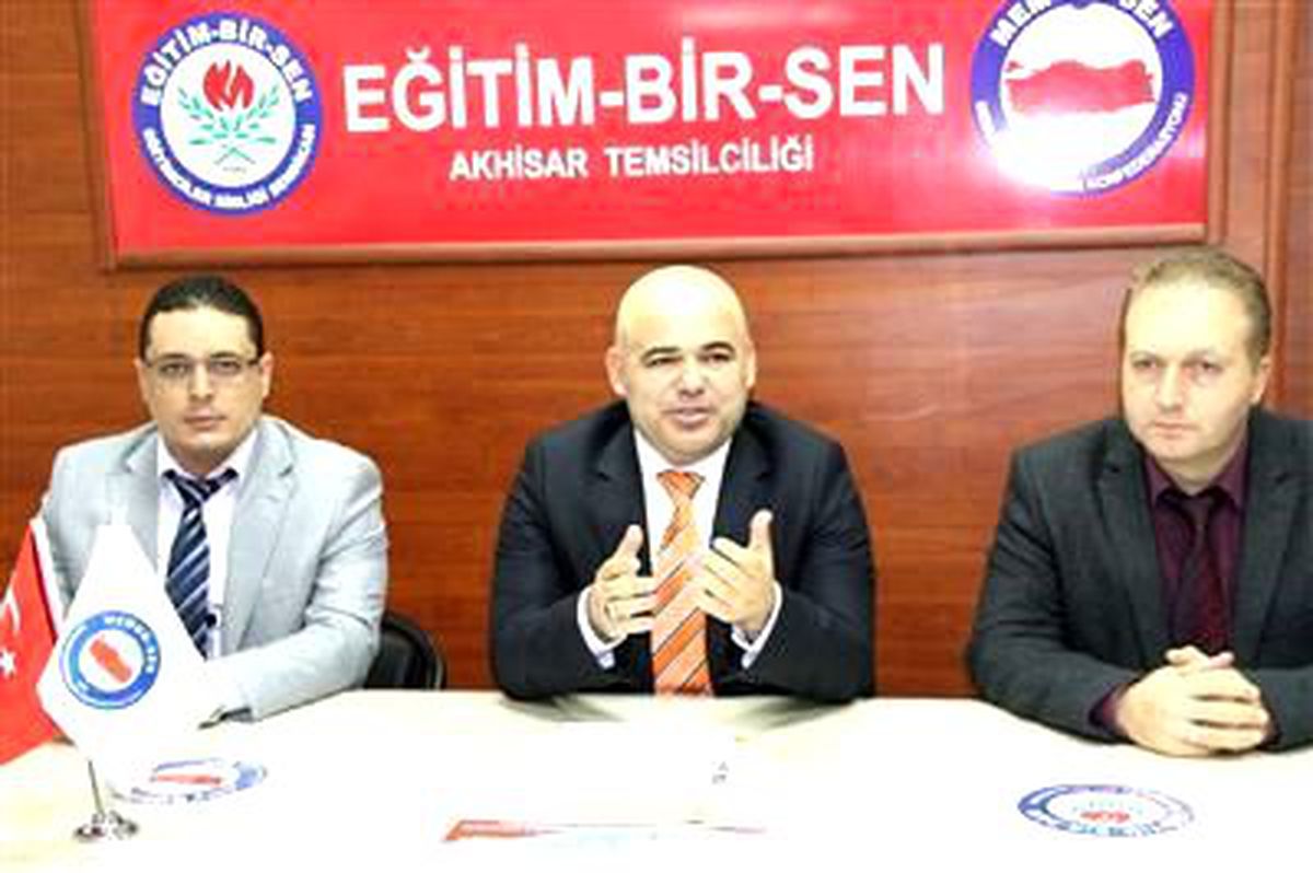 Atanamayan Öğretmenlerden Sendikaya Ziyaret