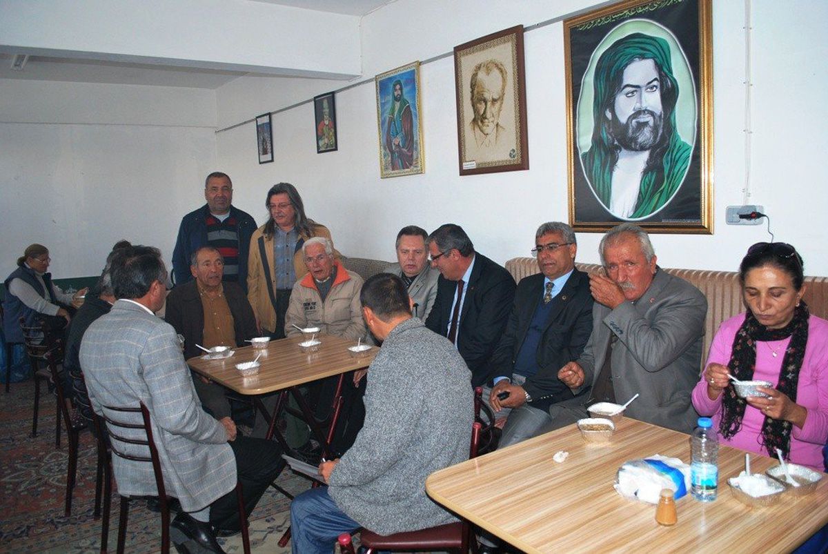 Ayvalık Pir Sultan Derneği Aşure Hayırı Düzenledi