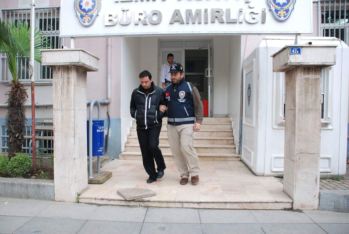 Az Para Veren Kardeşini Bıçakladı