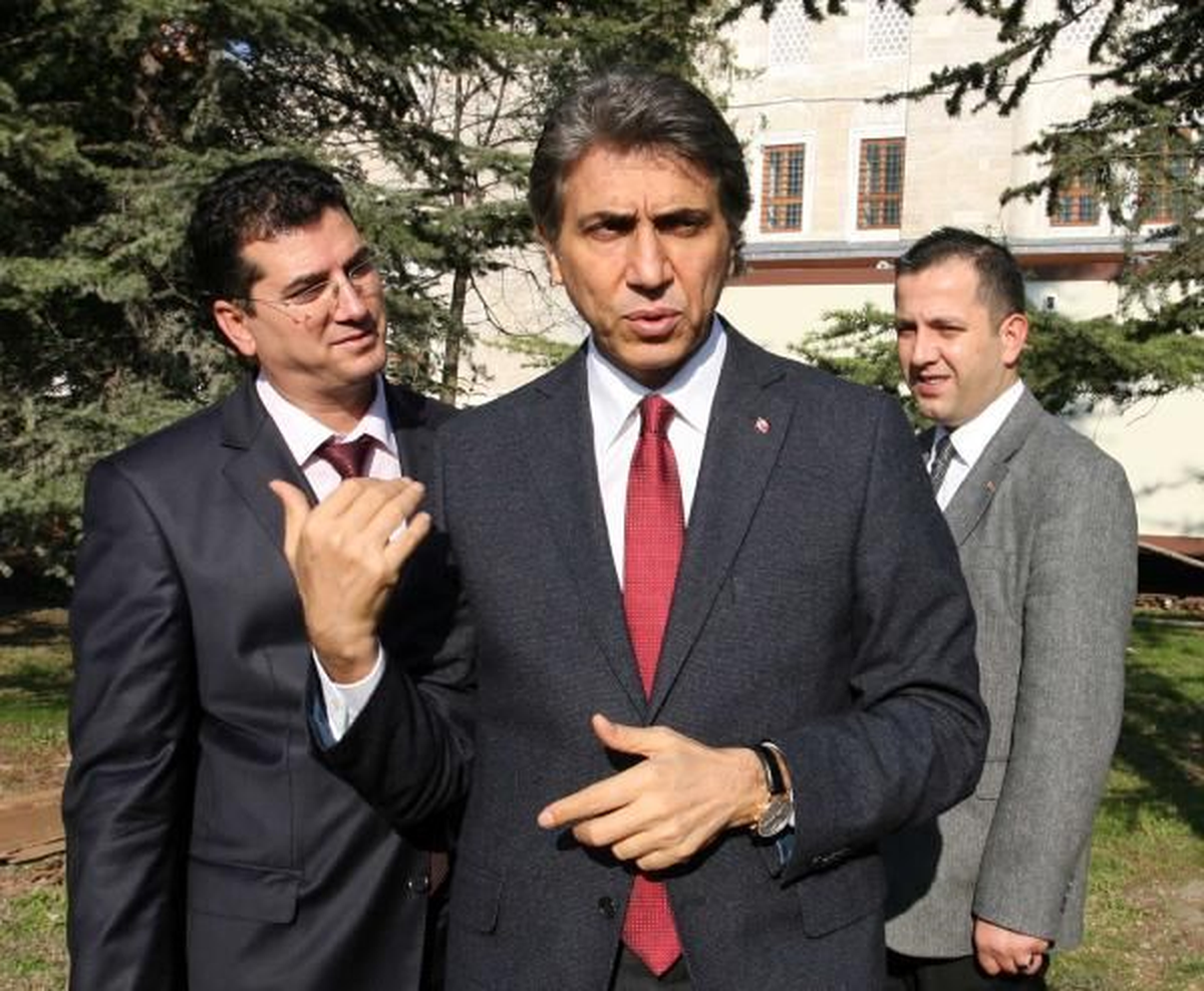 Başkan Mustafa Demir\'e Teşekkür Plaketi