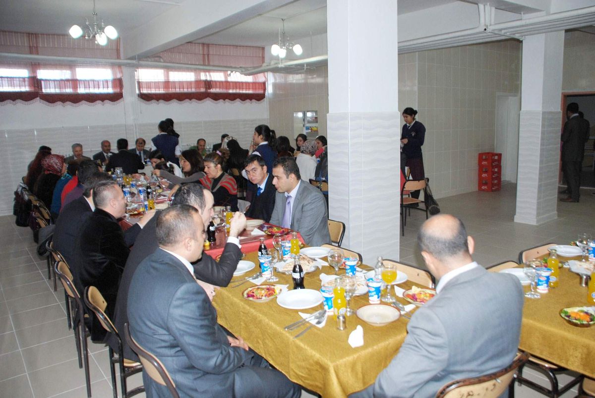 Besni\'de Öğretmenler Günü Kutlandı