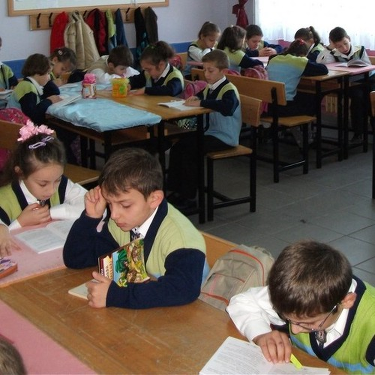 Bitlis\'teki Öğrencilere Düzenli Kitap Okutuluyor