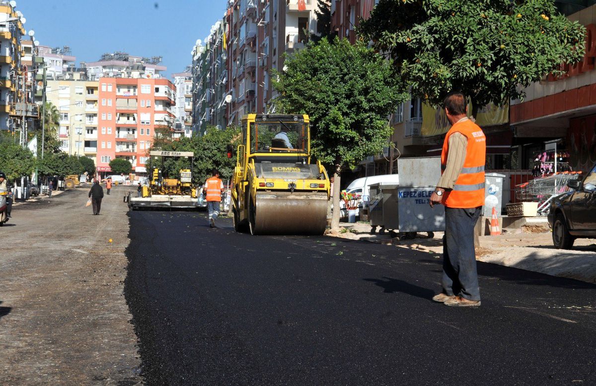 Dokuma\'da Sıcak Asfalt Çalışmaları Devam Ediyor