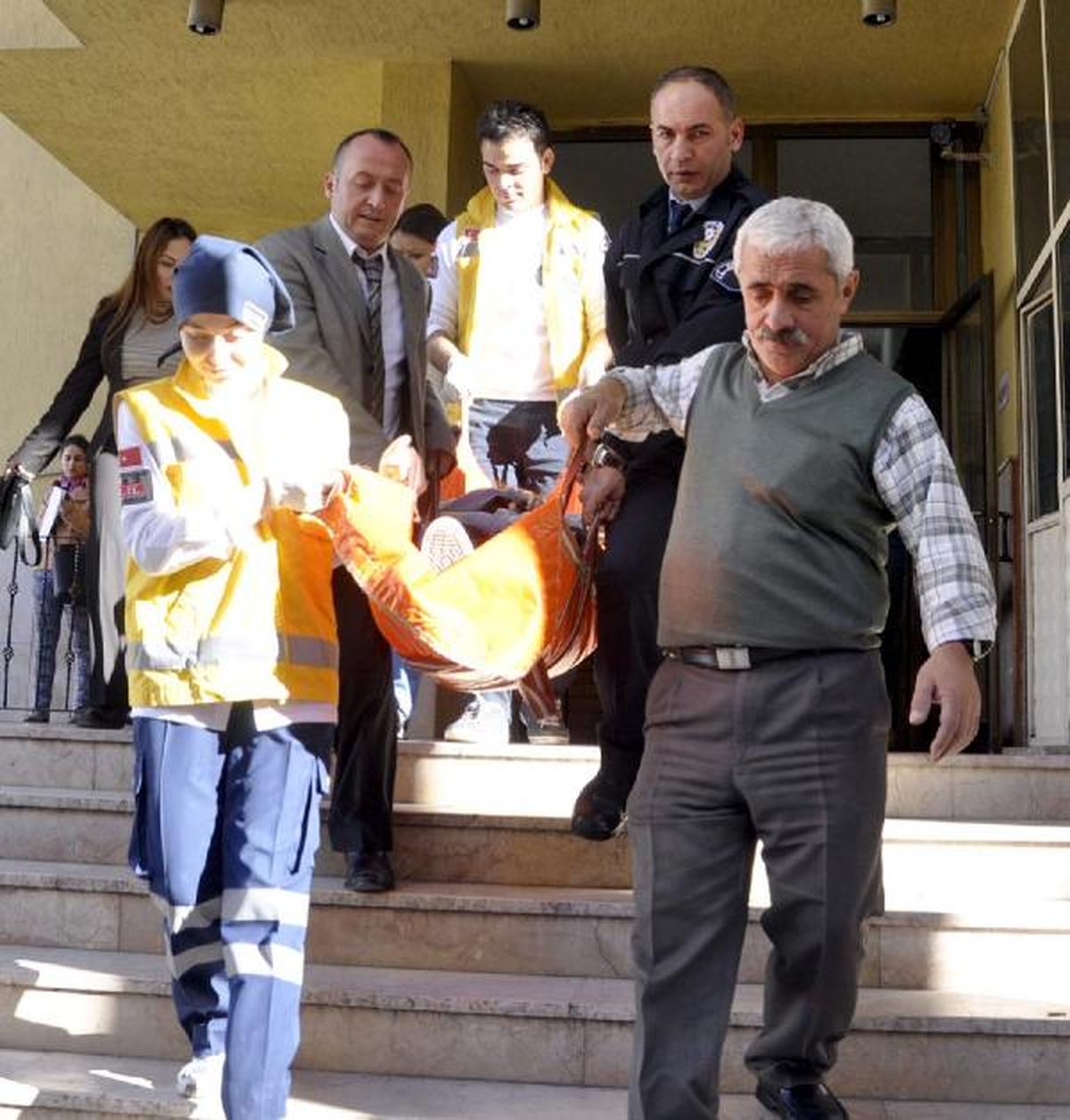 Eşinin Boşanma Davası Açtığı Kadın İlk Duruşmada Bayıldı