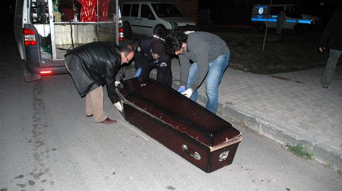 Eskişehir Eşini Bıçaklayarak Öldürdükten Sonra İntihara Kalkıştı Eşini Bıçaklayarak Öldürdükten...