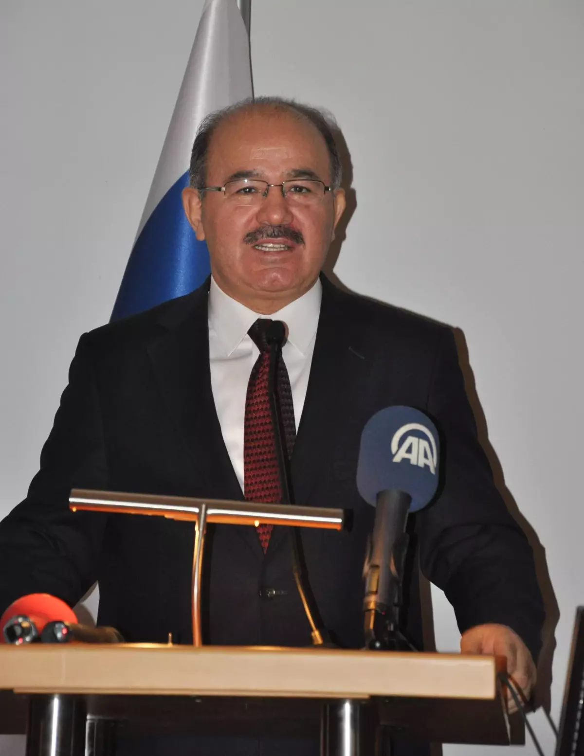 Hüseyin Çelik, "Türk Yılı İçin Üç Milyon TL Bulamamıştık"