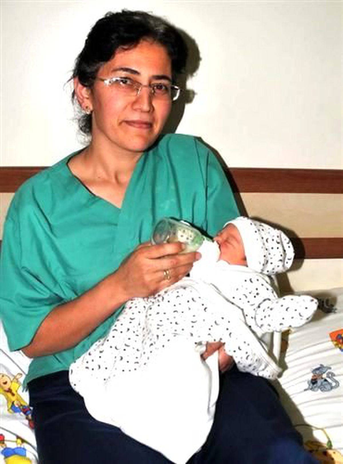İki Günlük Bebeği Sokağa Terkettiler