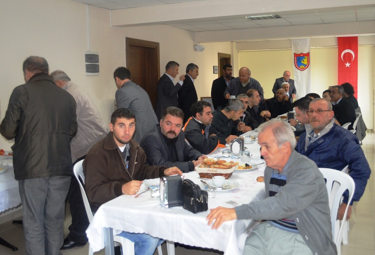 İzmirli Şoförler Şehir İçinde Kar Lastiğine Karşı