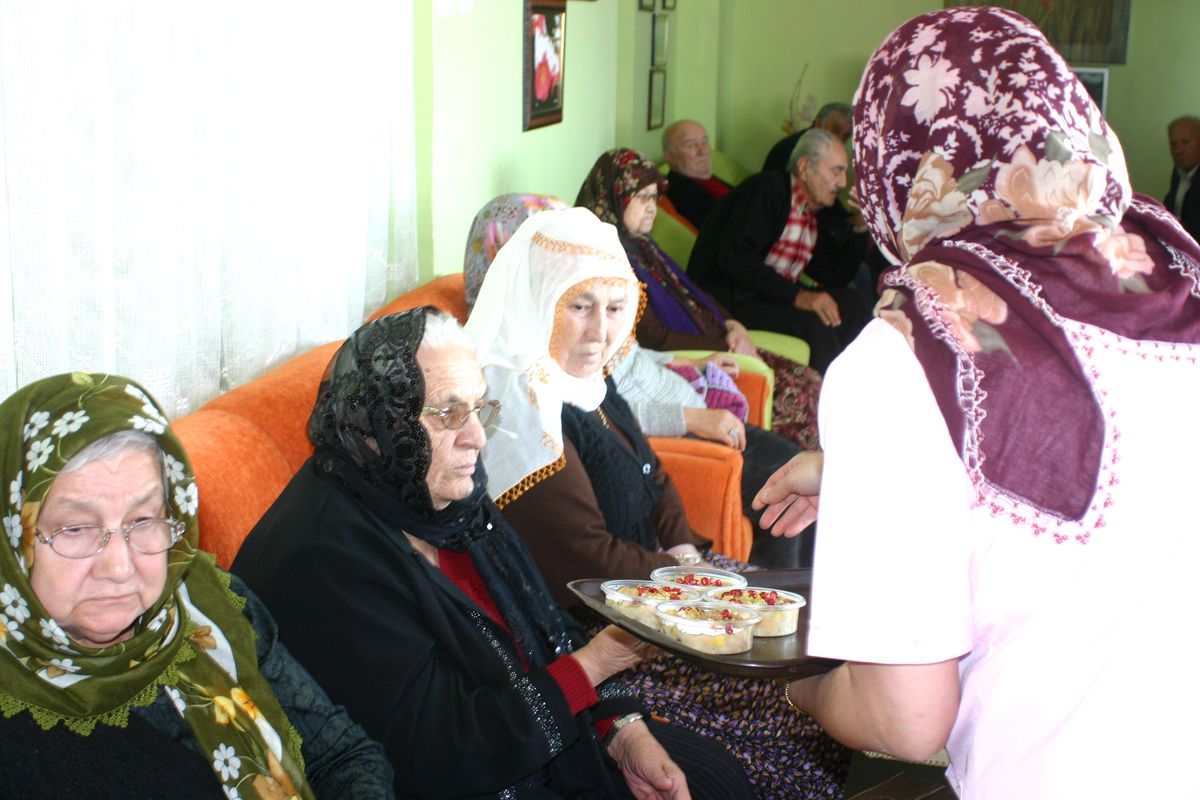 İzmirlioğlu Huzurevi\'nde Aşure Günü
