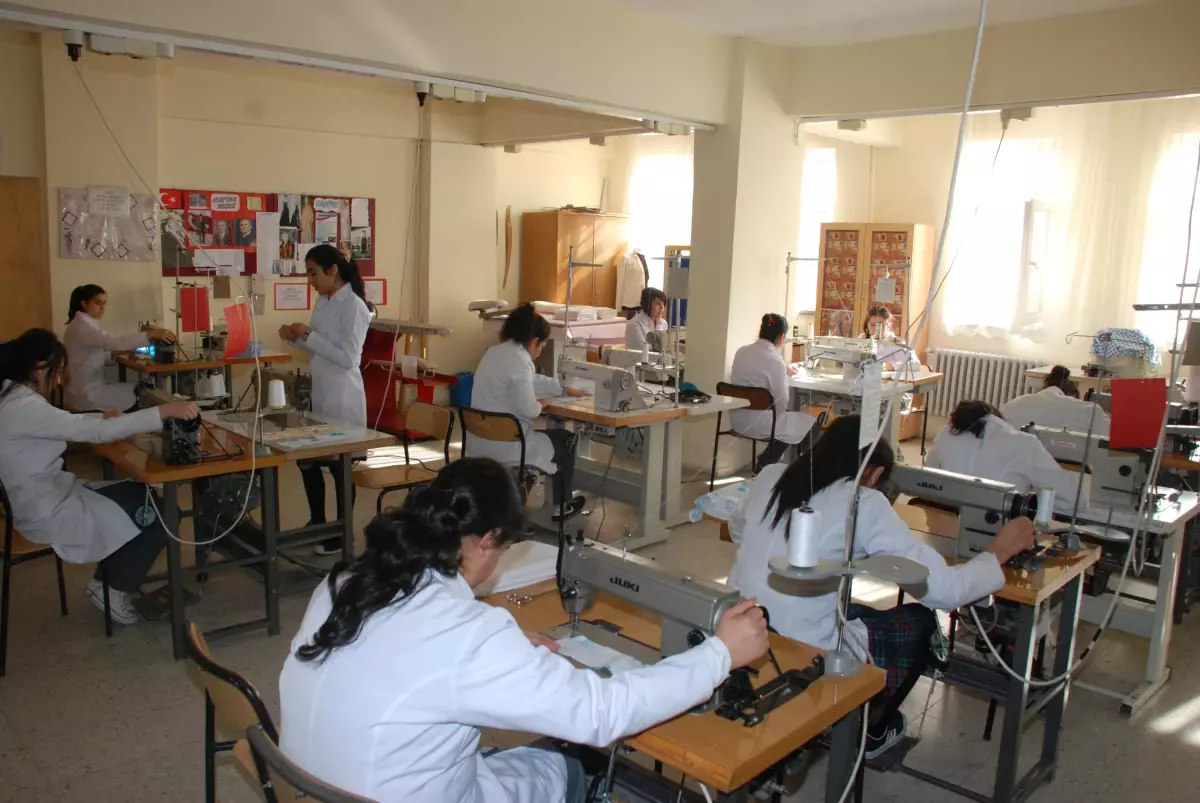 Kırıkkale Kız Meslek Lisesi Fabrika Gibi Çalışıyor