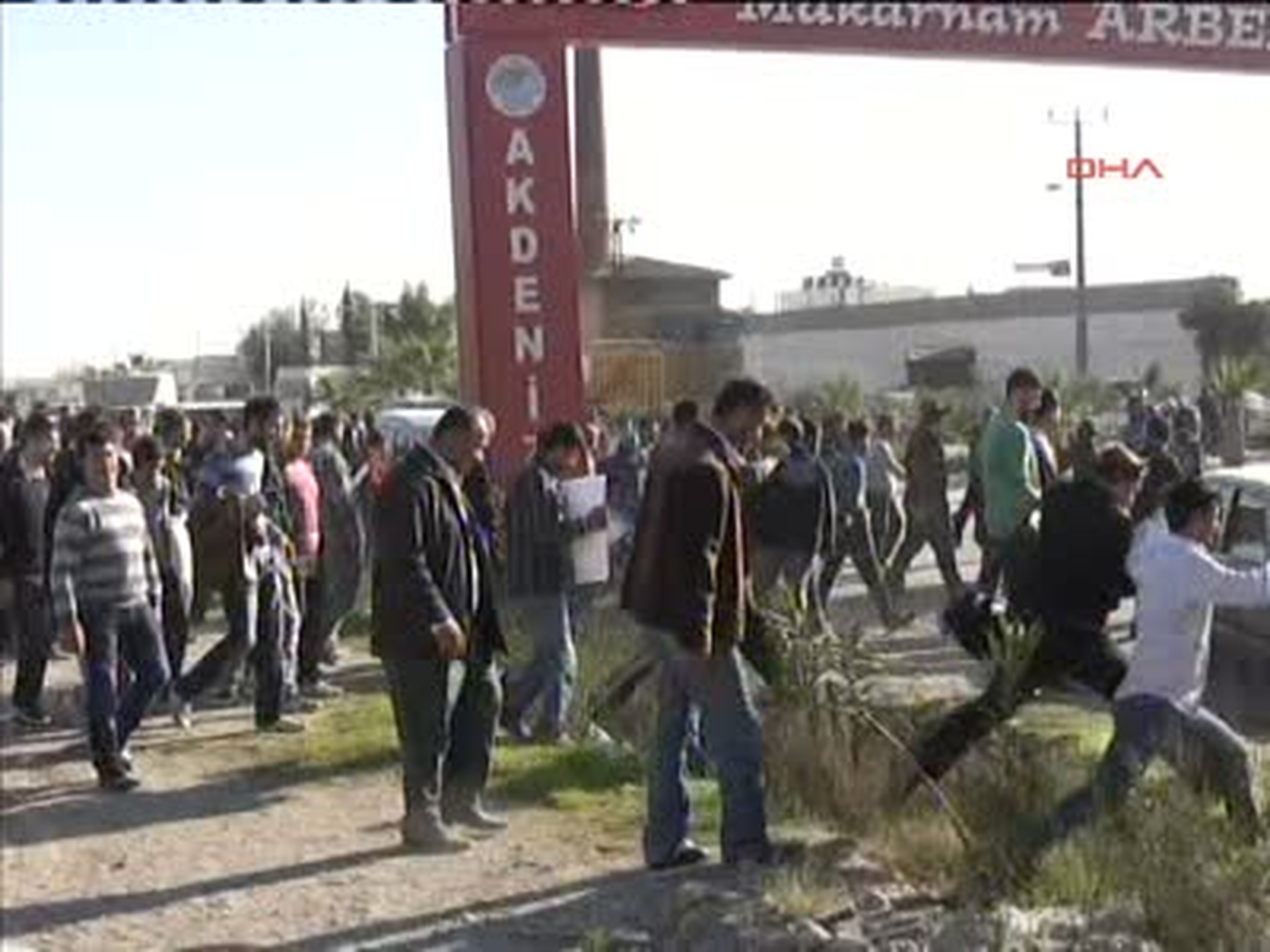 Mersin CHP\'li Milletvekili ile Çiftçilere Biber Gazlı Müdahale CHP\'li Milletvekili ile Çiftçilere...