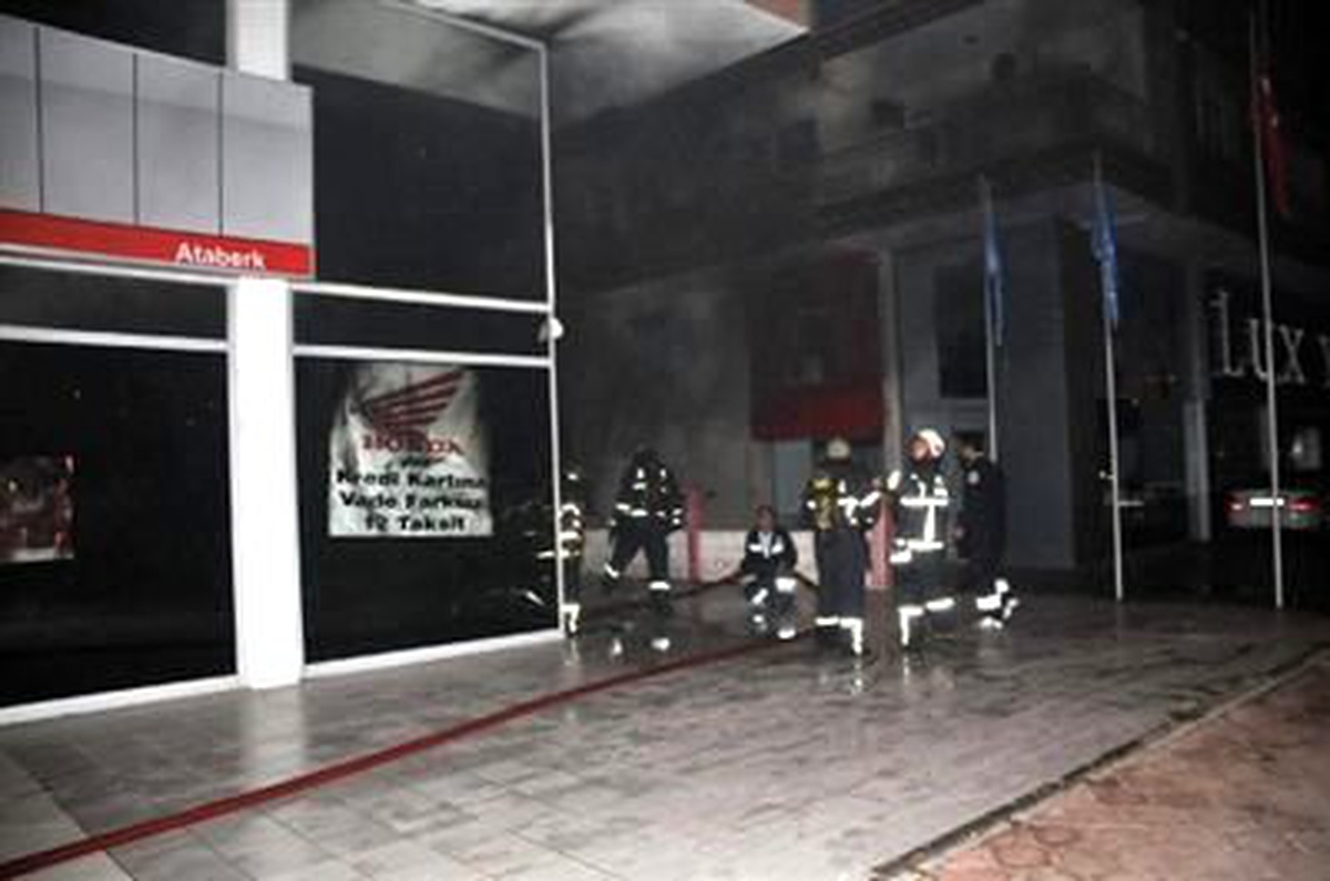 Motosiklet Mağazasında Korkutan Yangın