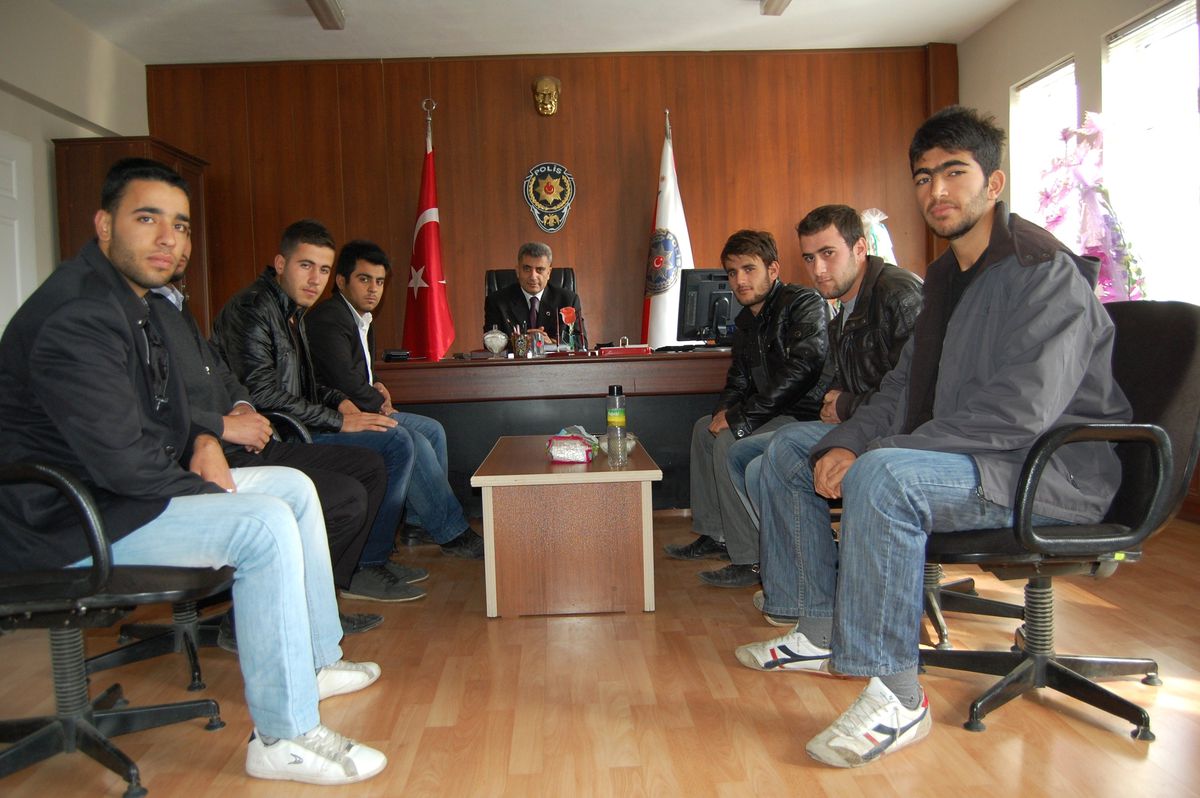 Öğrencilerden Emniyet Müdürü Bozkurt\'a Ziyaret