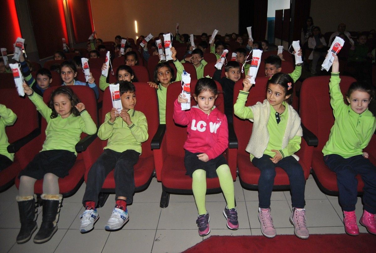 Öğrencilere Diş Macunu ve Fırça Dağıtıldı