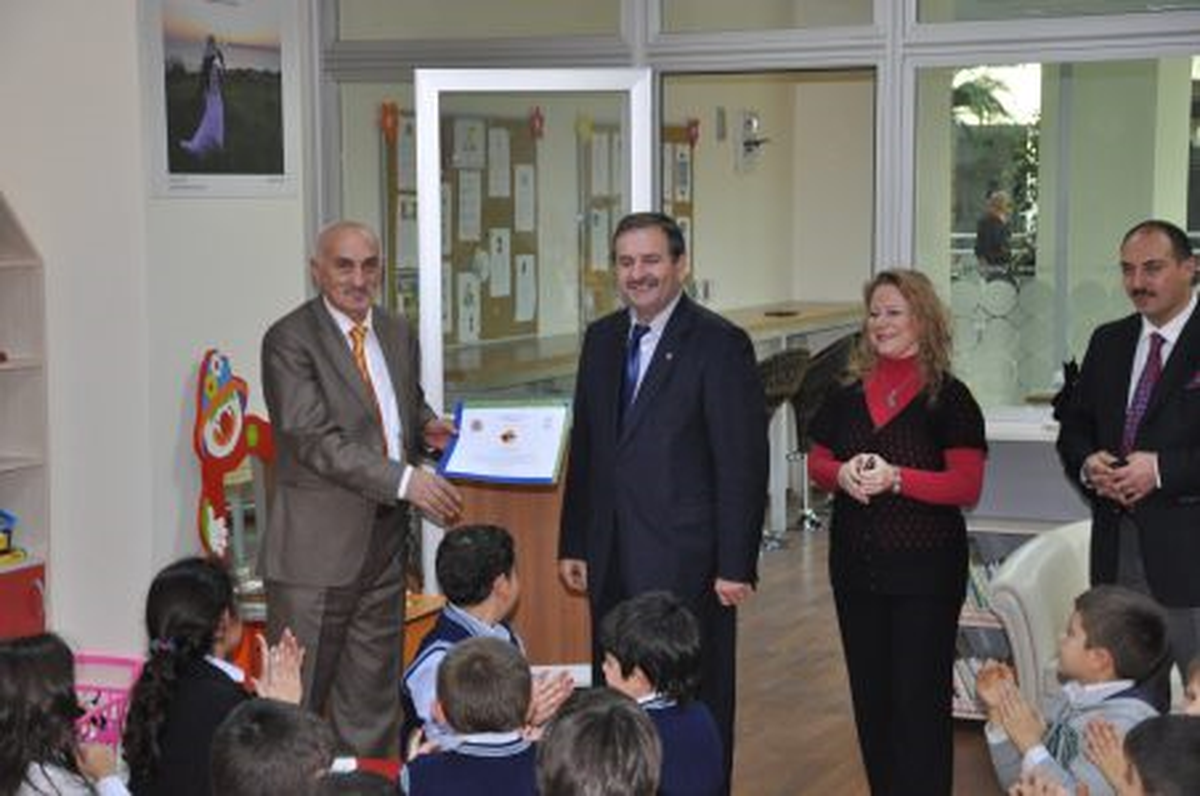 Öğrencilerin Okuma Saatleri Kütüphanede Geçiyor