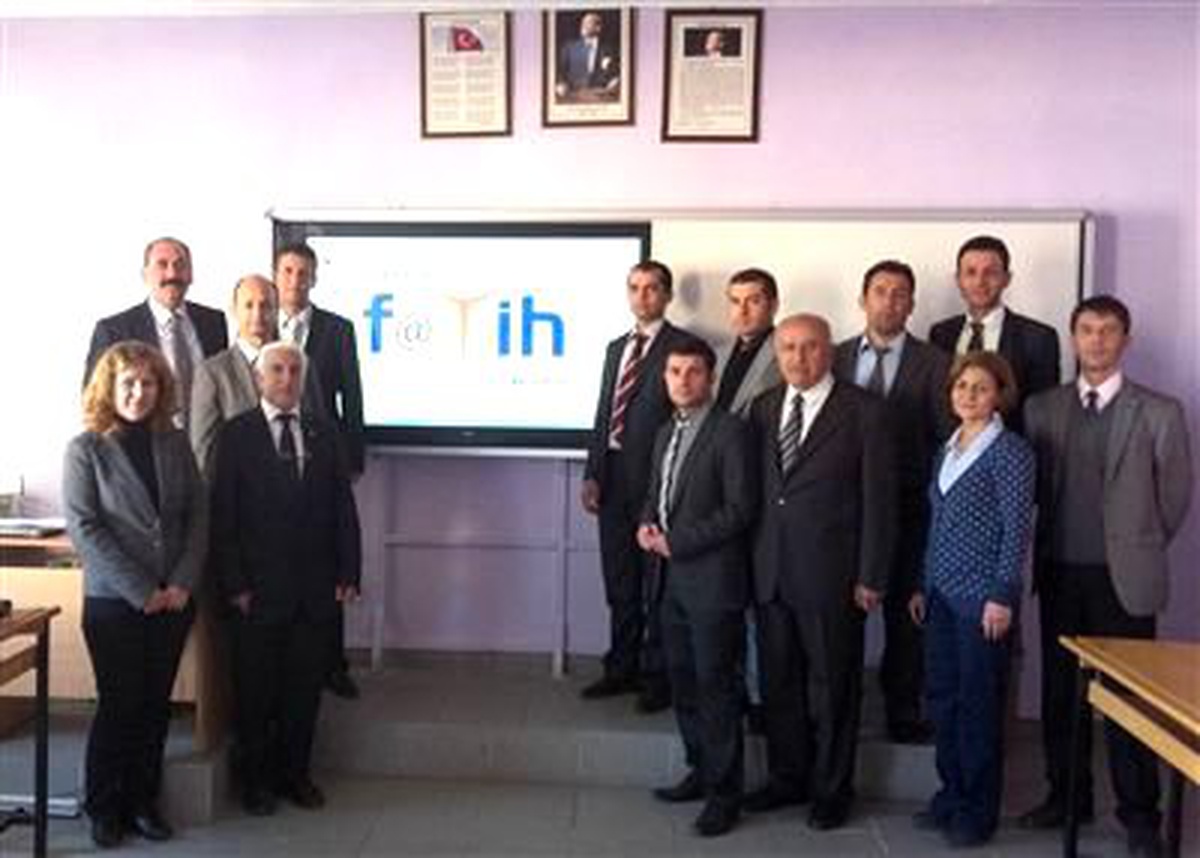 Okul İdareci ve Öğretmenlere Liderlik Kursu