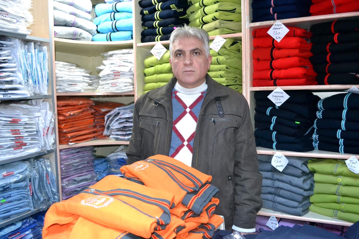 Okul Kıyafetlerinin Değişmesi Ekonomiye Zarar Verir