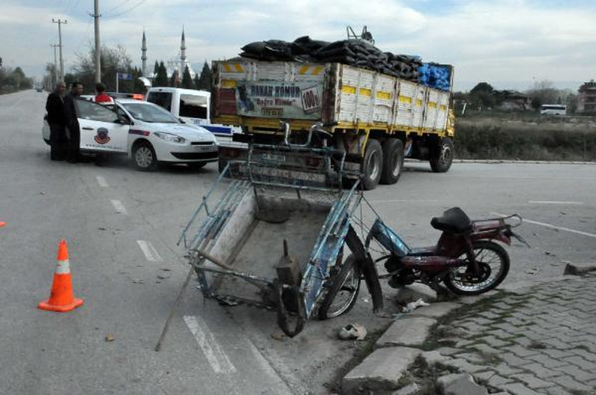 Okul Yolunda Kaza: 1 Ölü, 3 Yaralı