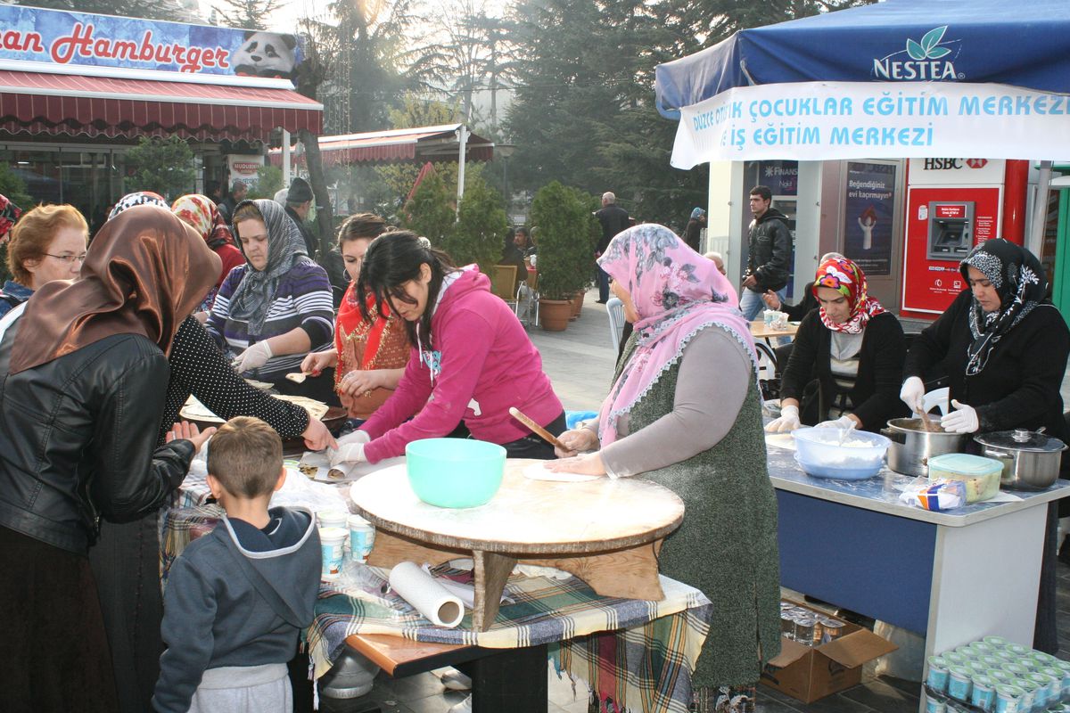 Okulları İçin Kermes Düzenlediler