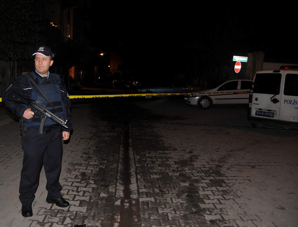 Polis Karakolu Önünde Bomba Paniği