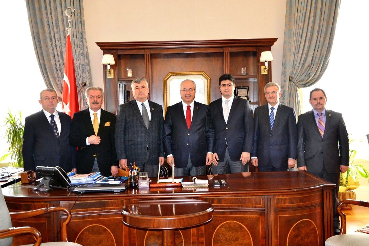 Sarıgöl Eğitim Gönüllüleri, Manisa Valisi Daşöz\'ü Ziyaret Etti