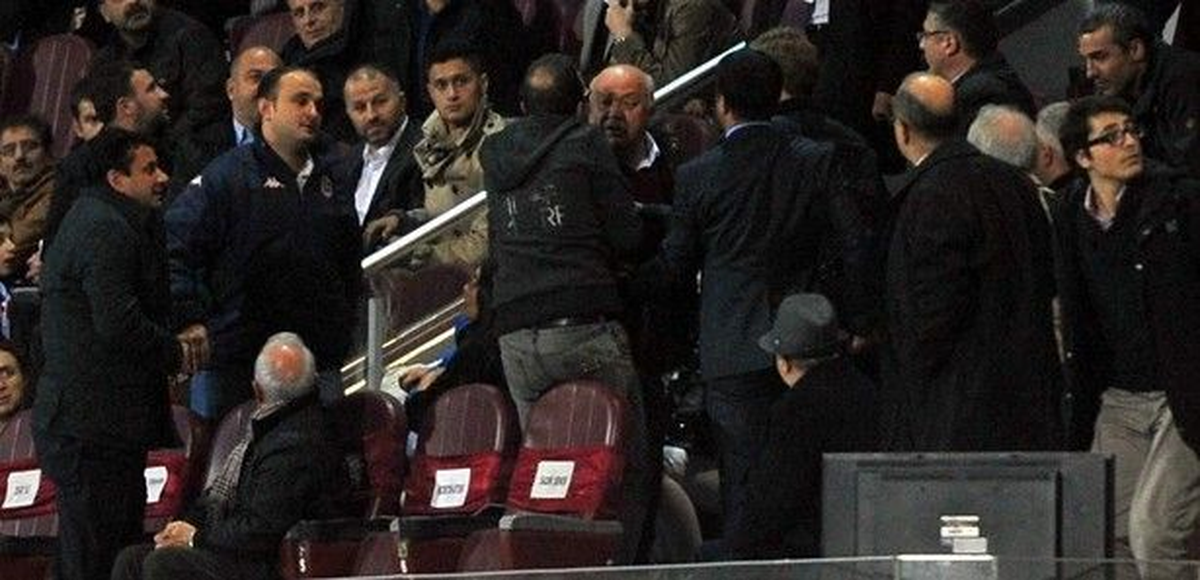 Taraftara Kırılan Sadri Şener, Avni Aker\'e Artık Soğuk