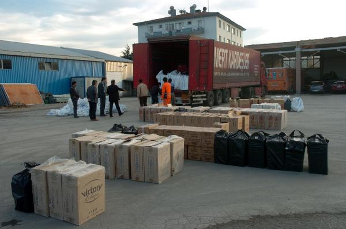 Tır\'da 170 Bin Paket Kaçak Sigara Ele Geçirildi