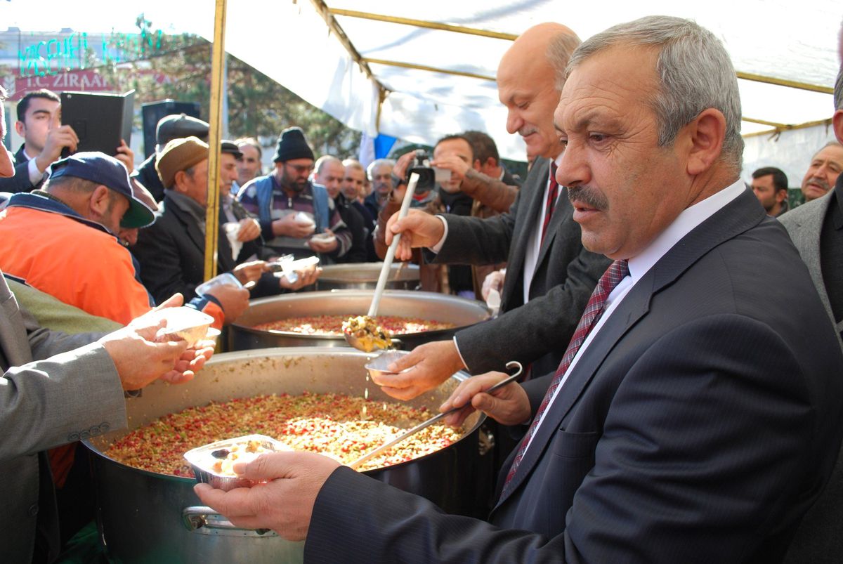Turhal Belediyesi\'nden Aşure İkramı