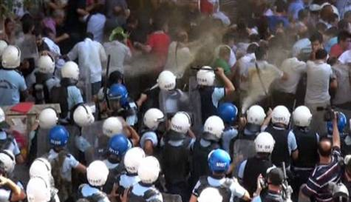Ulaşım Zammı Protestosuna Biber Gazlı Müdahale