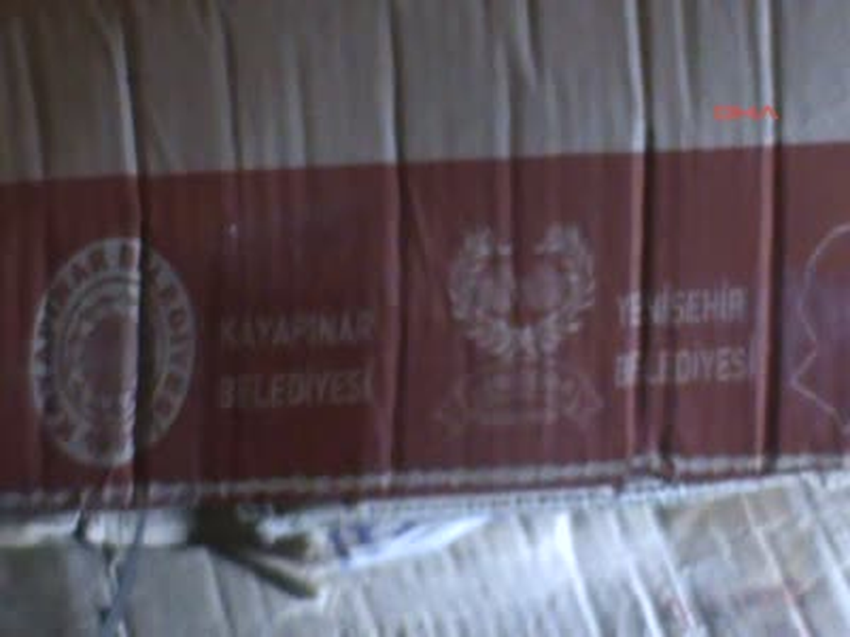 Van\'da Deprem İçin Bekletilen Yardım Malzemeleri Bulundu