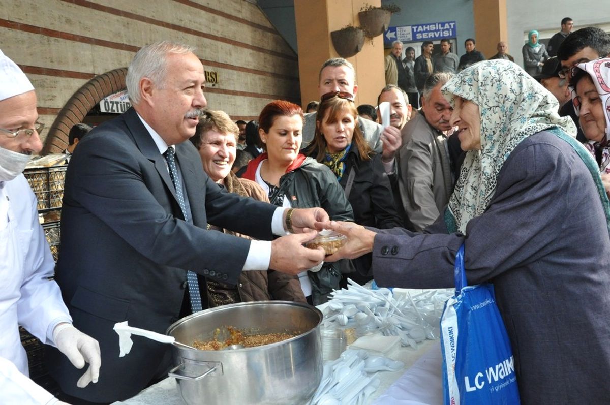 Zonguldak Belediyesi 5 Bin Adet Aşure Dağıttı