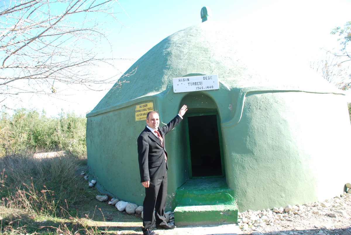 700 Yıllık Türbeyi Restore Ettirmek İsteyen İş Adamı Bürokrasiyi Aşamıyor