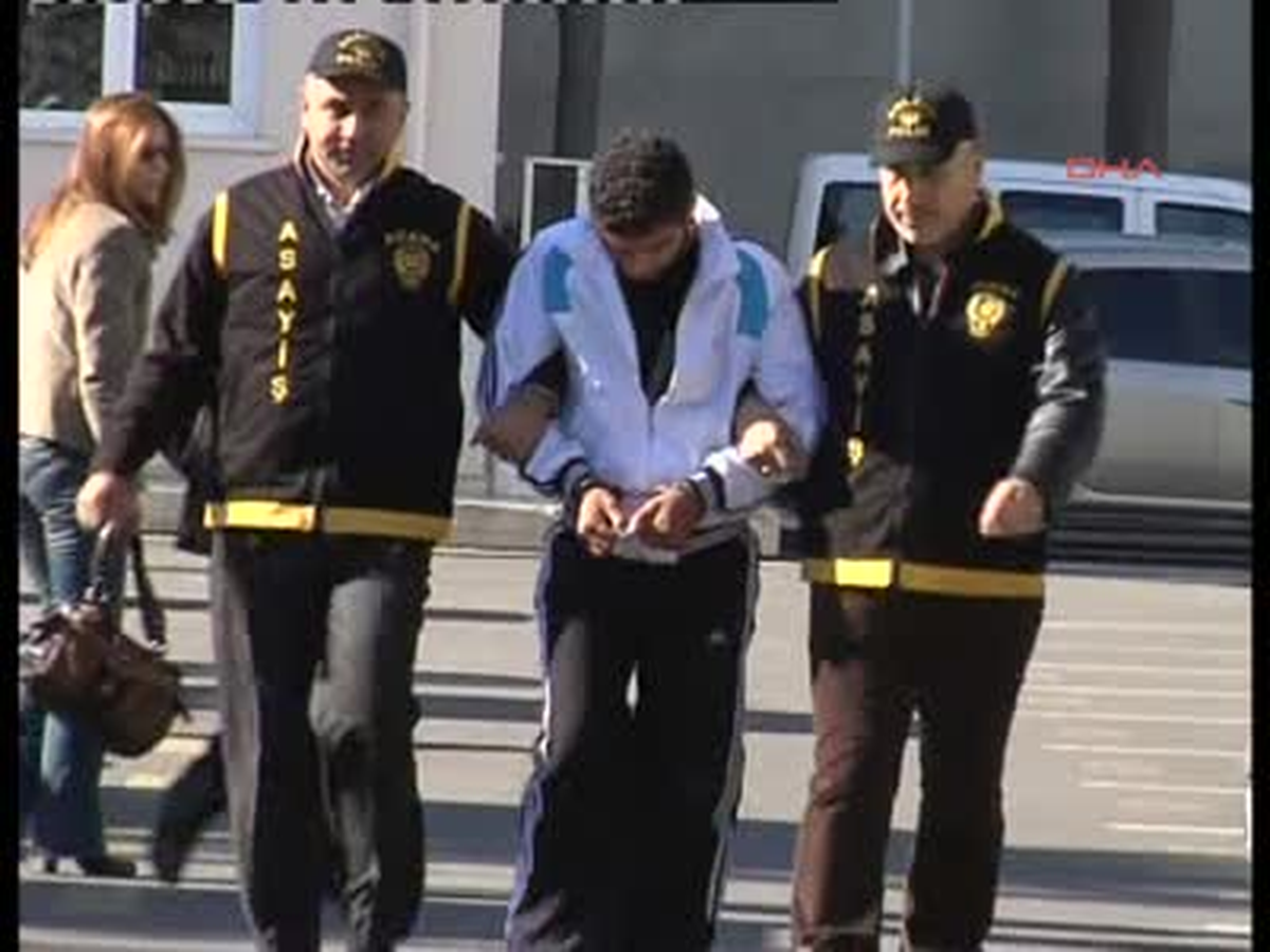 Adana İşyeri Sahibi Uyuklarken Eşarplı Hırsız Yazar Kasayı Götürdü )