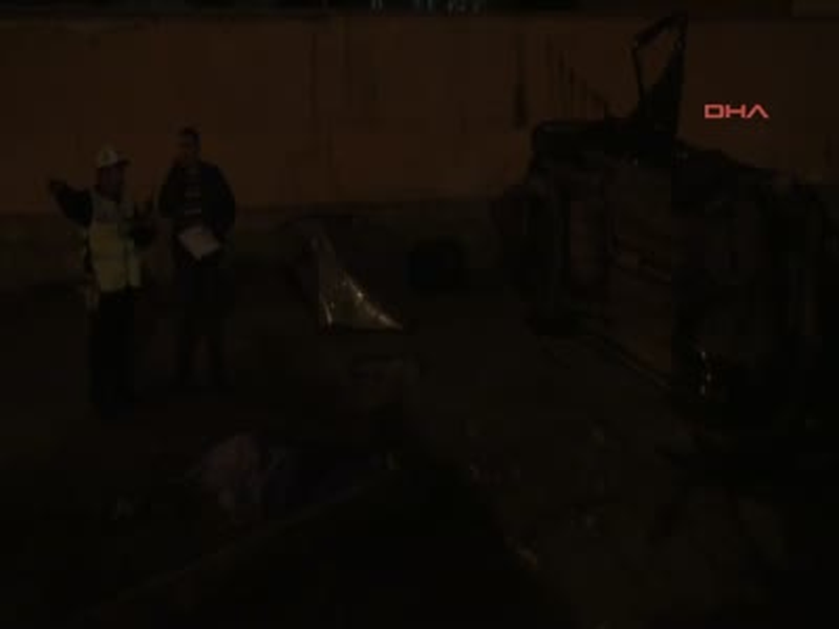 Alanya Hafif Ticari Araç Elektrik Direğine Çarptı 1 Ölü, 3 Yaralı