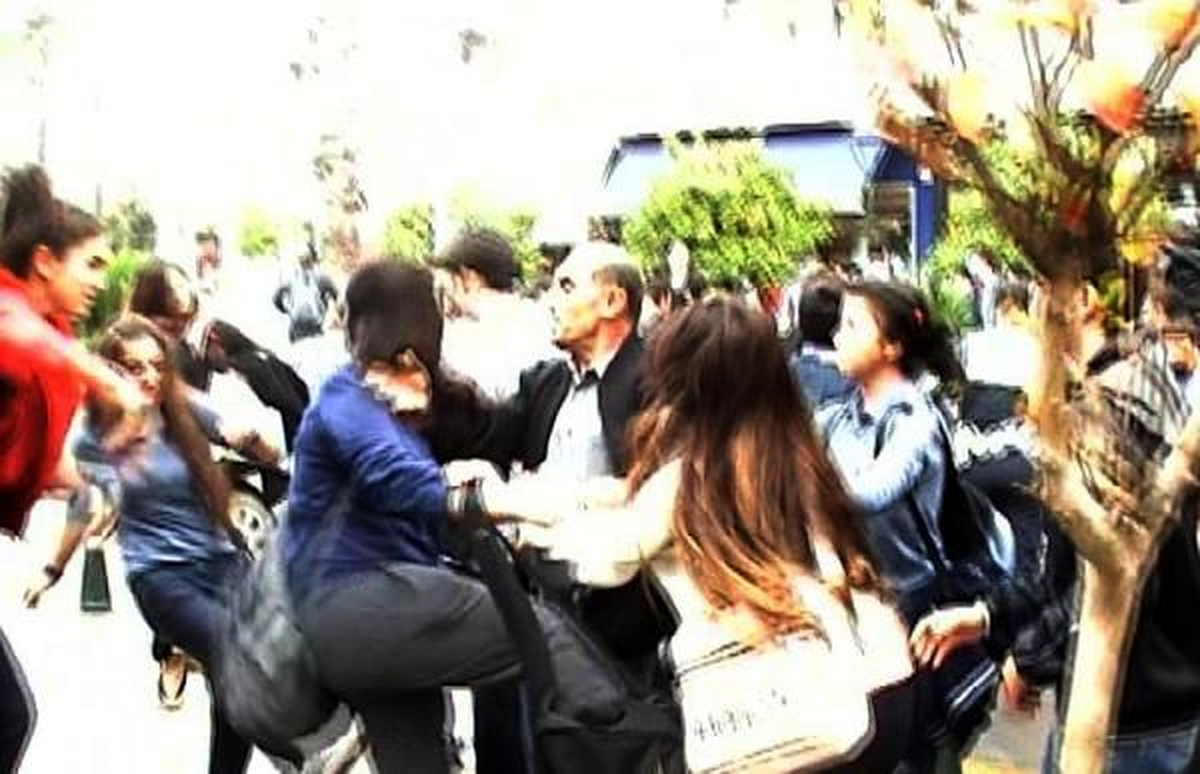 Antalya\'da Lise Öğrencileri Birbirine Girdi