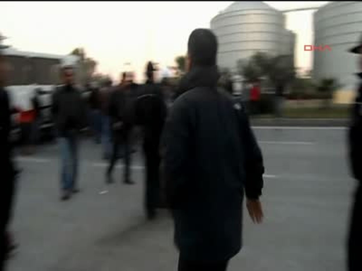 Tarım İşçileri Trafik Cezasına Kızıp Polise Saldırdı