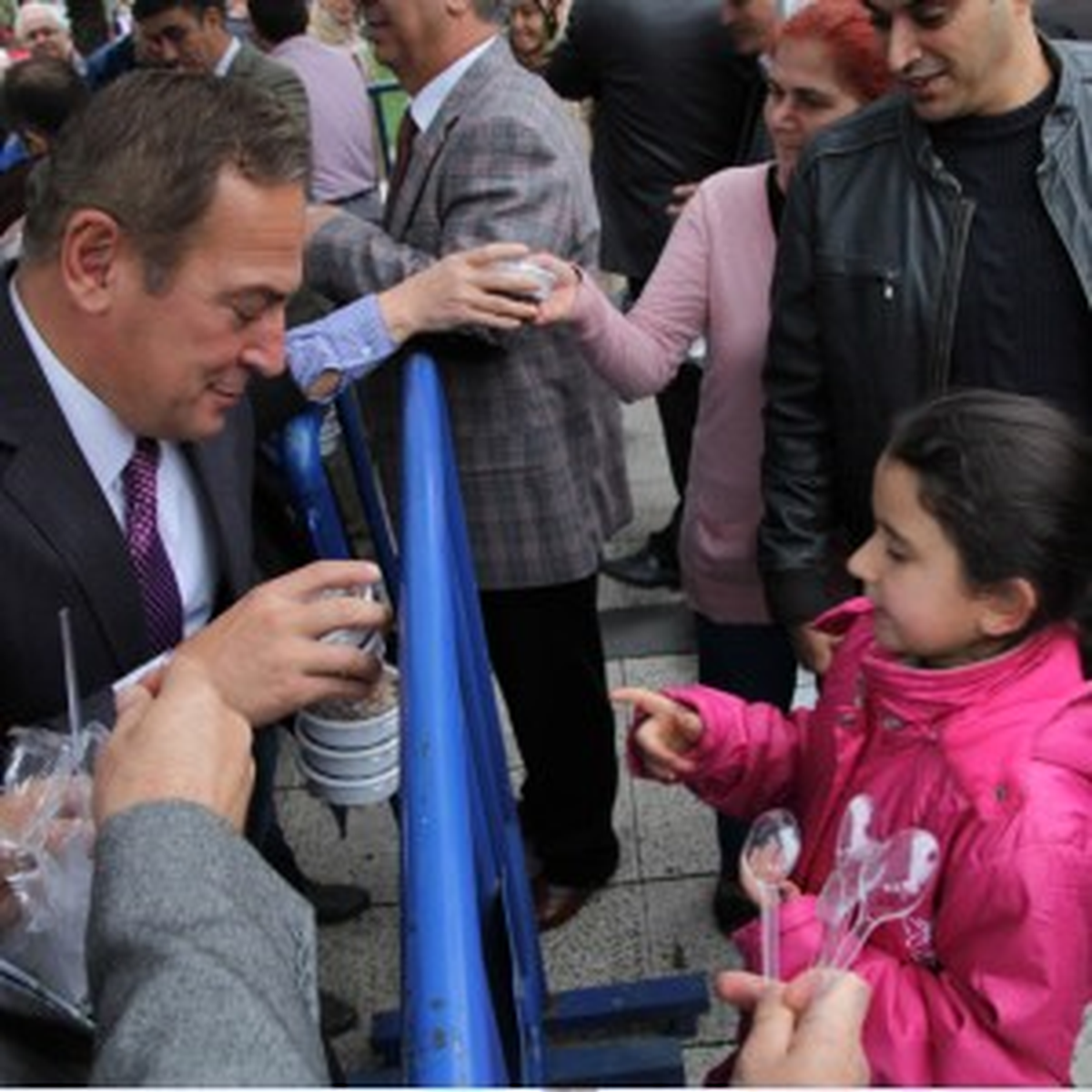 Değirmenci 10 Bin Kişiye Aşure Dağıttı
