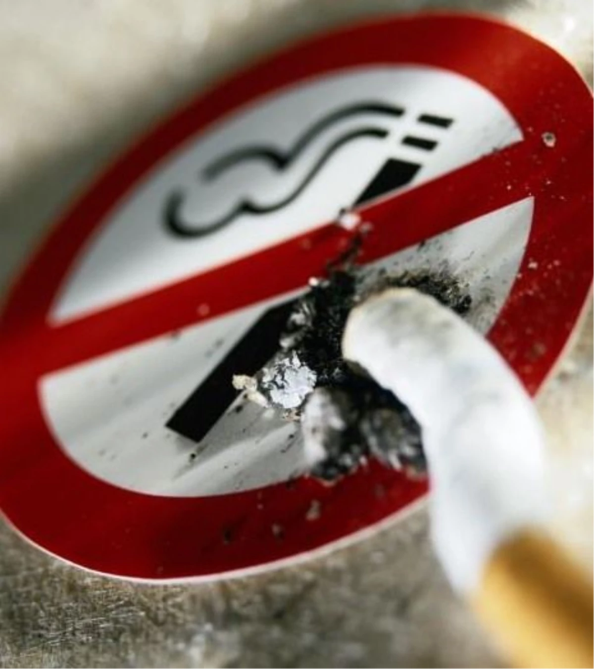 İzmit\'te 75 İşletmeye Sigara Yasağı Denetimi
