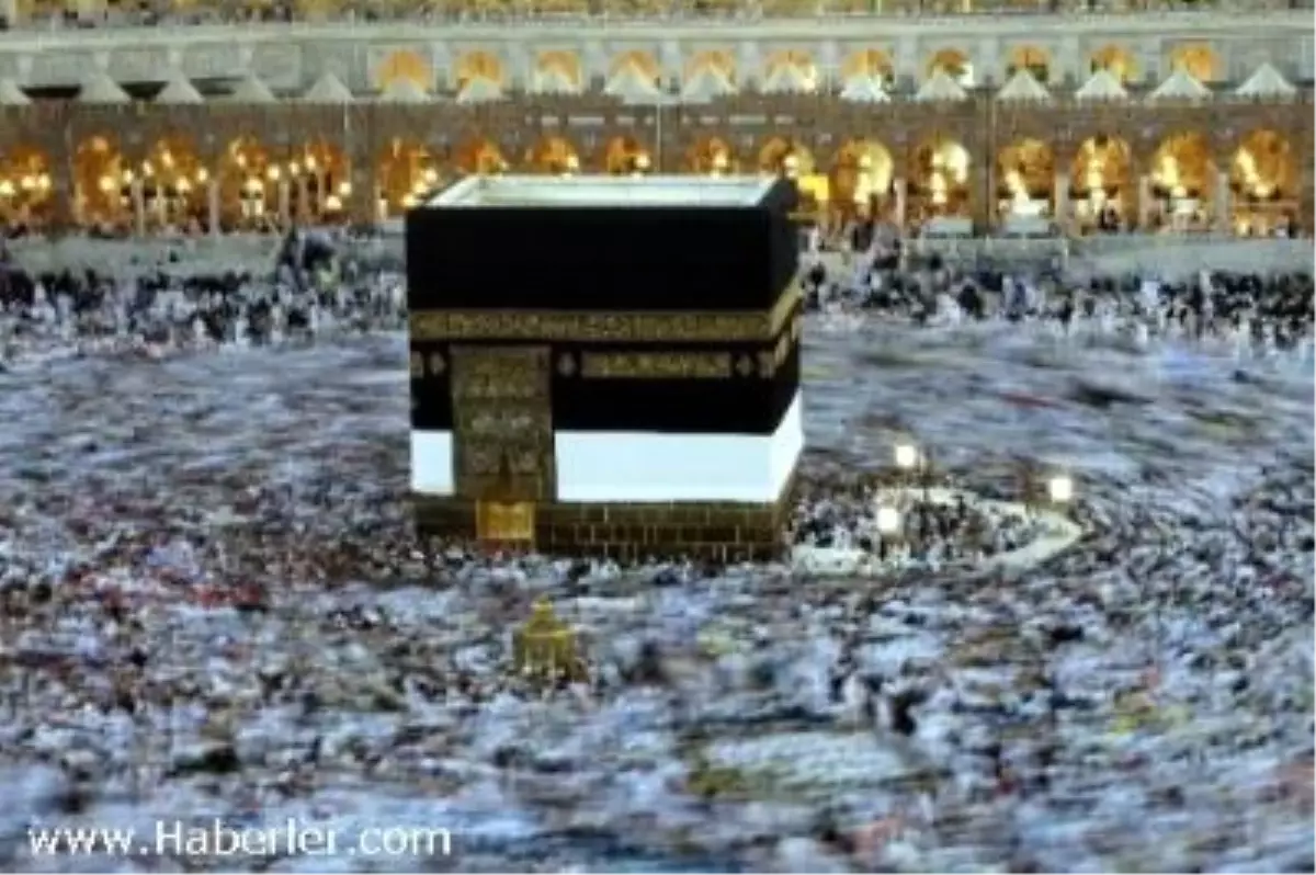 Kabe Zemzem ve Gül Suyu ile Yıkandı